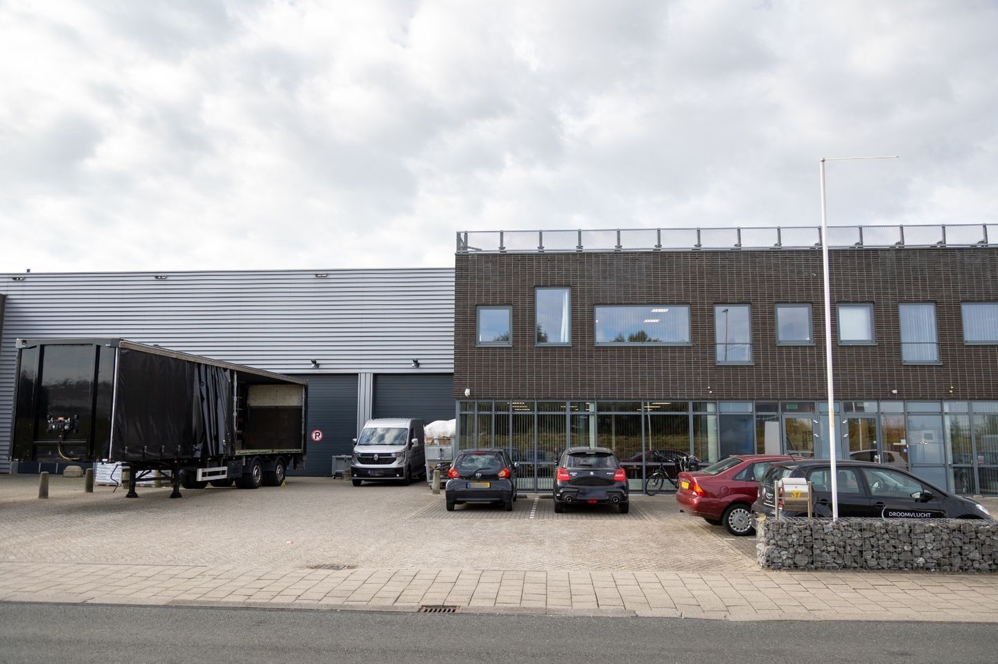 Bekijk foto 1 van Spectrumlaan 37