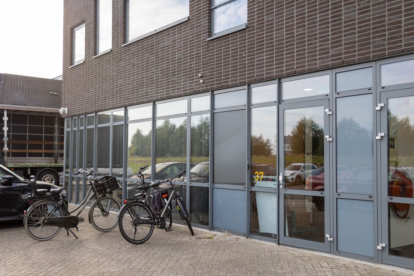 Bekijk foto 2 van Spectrumlaan 37