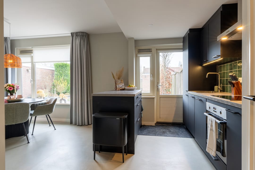 Photo 7 of Burgemeester Dekkersstraat 3