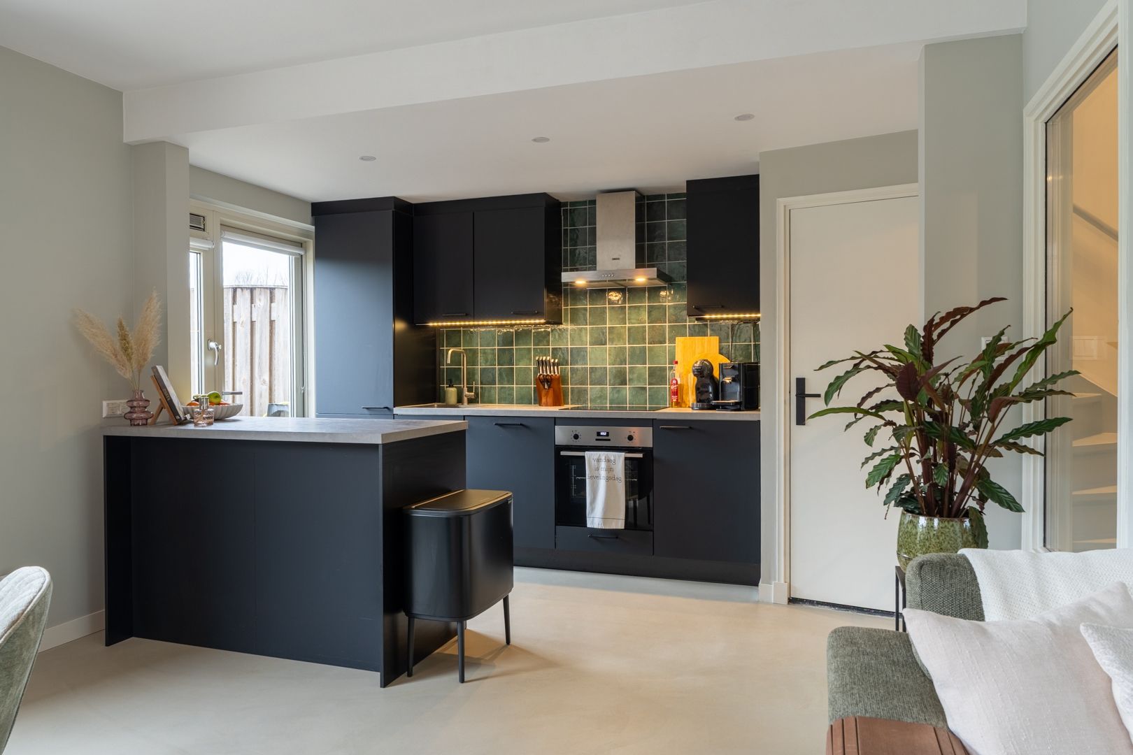 Photo 9 of Burgemeester Dekkersstraat 3