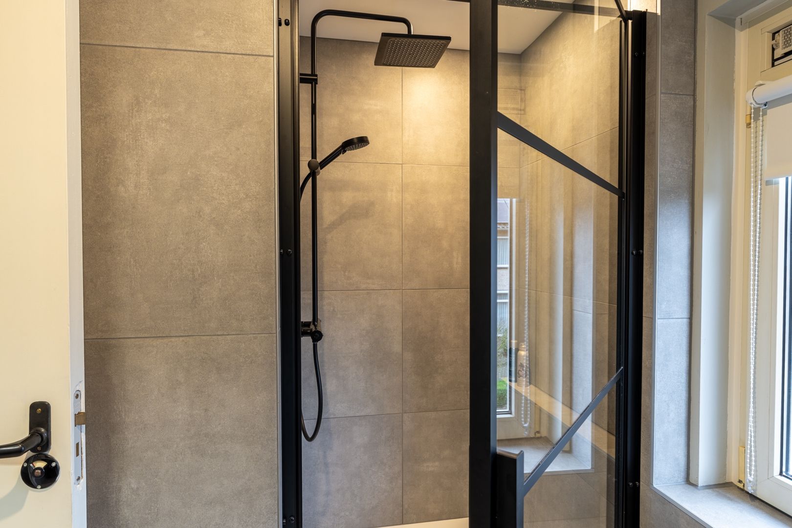 Photo 21 of Burgemeester Dekkersstraat 3