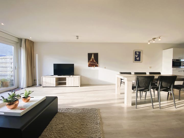 Photo 2 of Schweitzerlaan 11