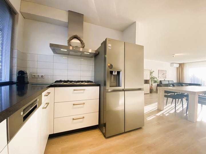 Foto 9 van Schweitzerlaan 11