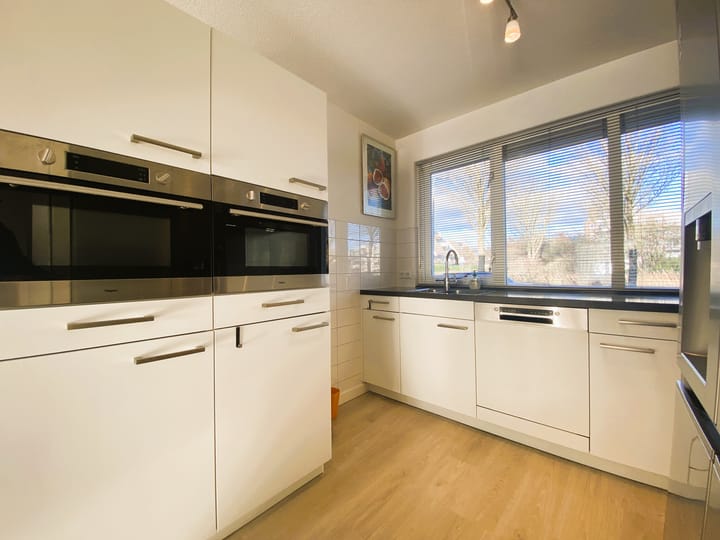 Foto 10 van Schweitzerlaan 11