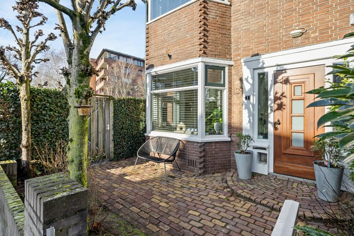Photo 9 of Beatrixstraat 1