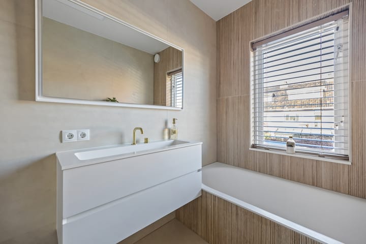 Photo 43 of Beatrixstraat 1