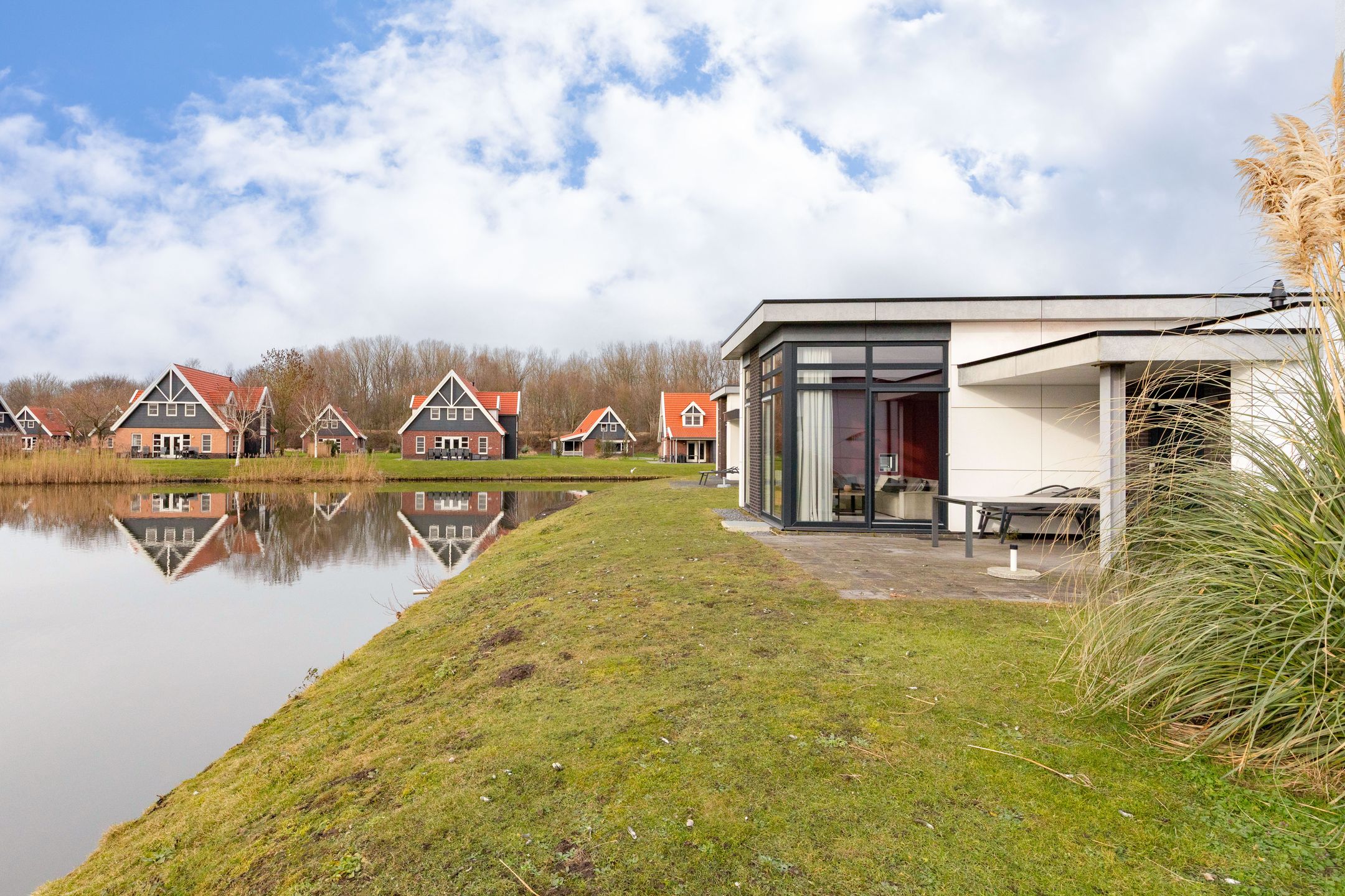 3-bedroom freehold villa in Biddinghuizen — photo 3 of 5