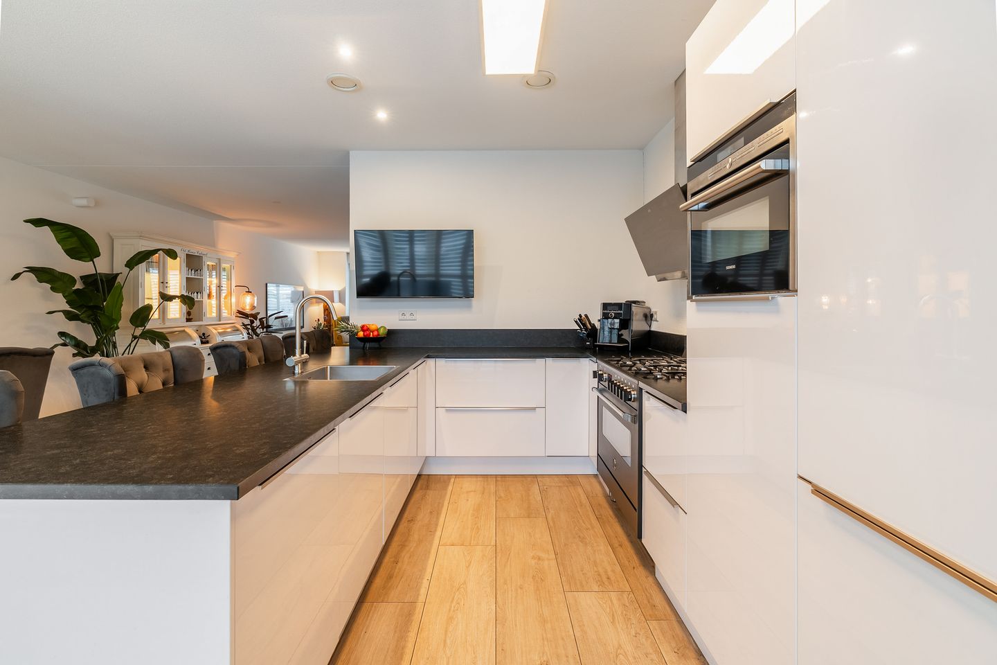 Foto 4 van Voorneveldstraat 10