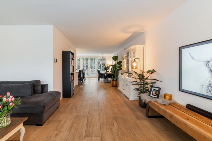 Photo 8 of Voorneveldstraat 10