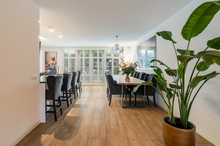 Photo 10 of Voorneveldstraat 10