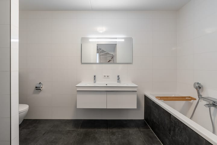 Photo 22 of Voorneveldstraat 10