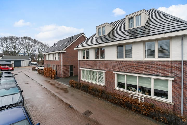 Photo 31 of Voorneveldstraat 10