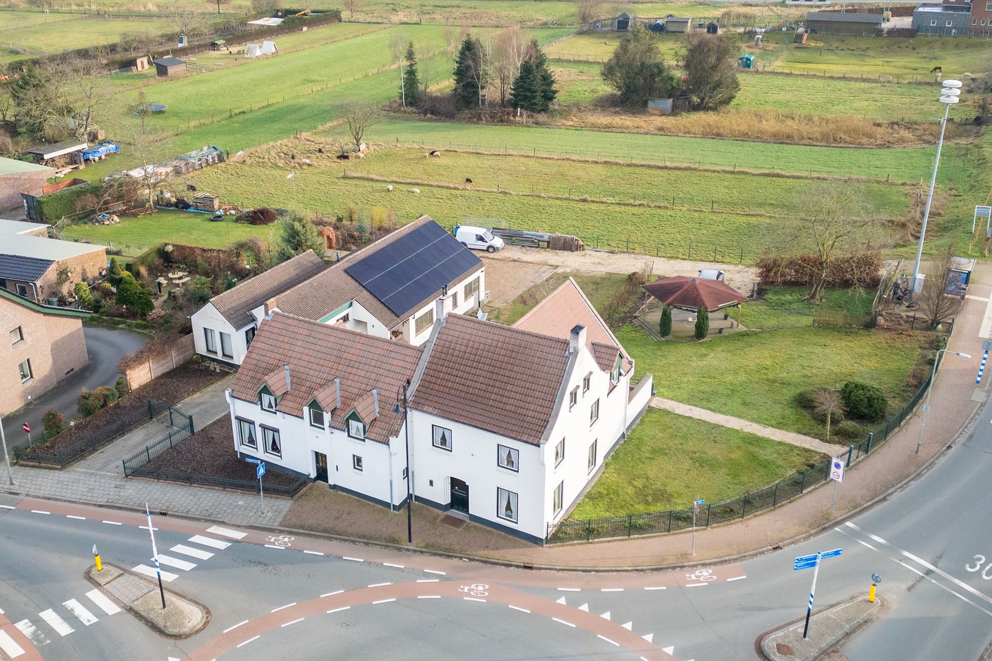 Bekijk foto 1 van Waarderweg 2