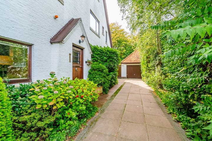 Photo 2 of Van Zuylen van Nijeveltstraat 57