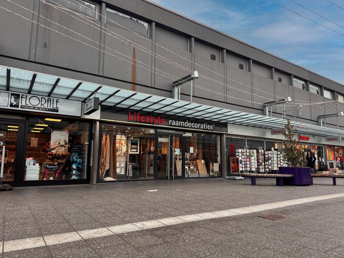 Bekijk foto 4 van Winkelcentrum Woensel 112