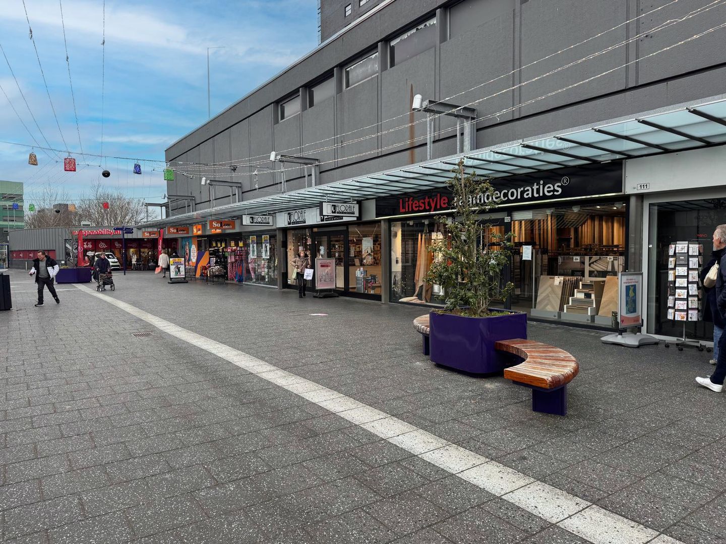 Bekijk foto 3 van Winkelcentrum Woensel 112