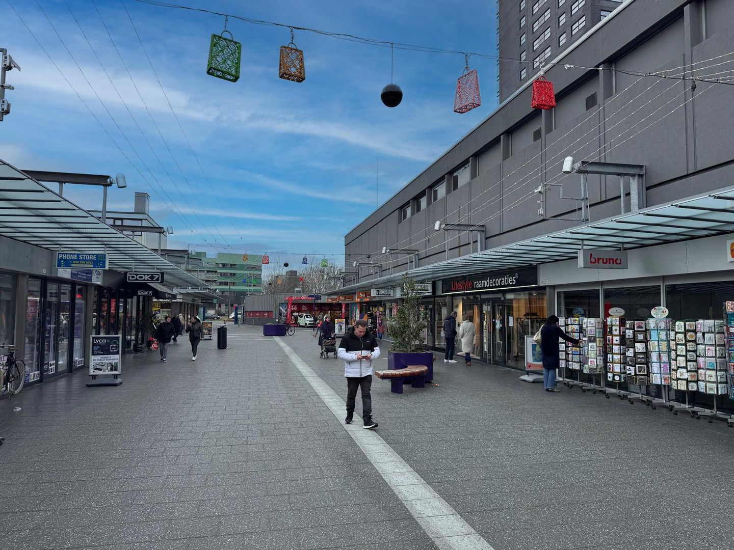 Bekijk foto 5 van Winkelcentrum Woensel 112