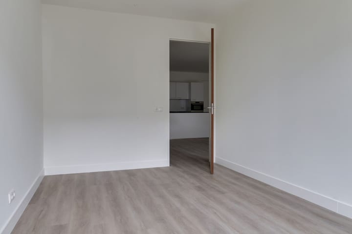 Photo 6 of Naritaweg 195-C