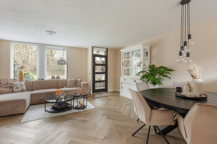 Photo 2 of Weerselosestraat 28