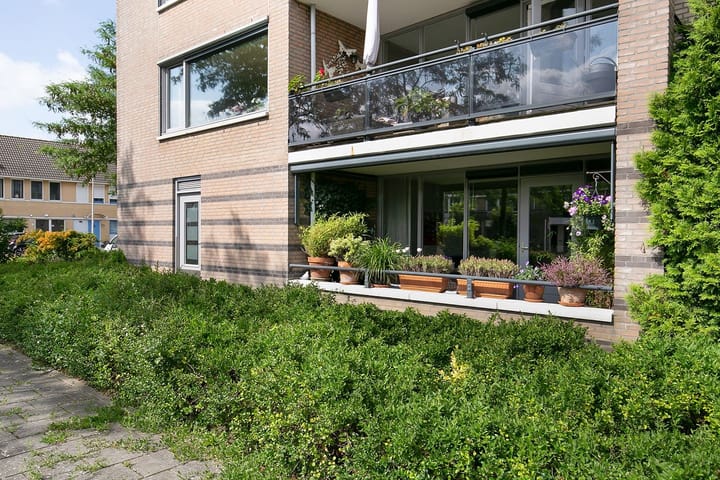 Foto 2 van Bernsteinstraat 2