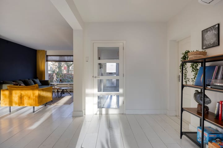 Photo 10 of Bernhardstraat 36