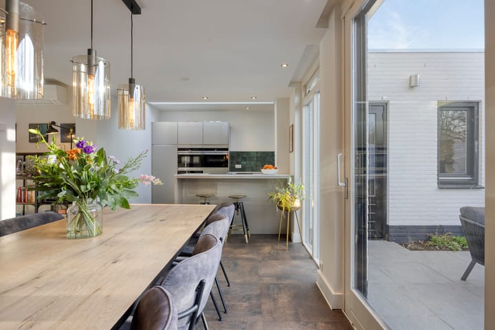 Photo 21 of Bernhardstraat 36