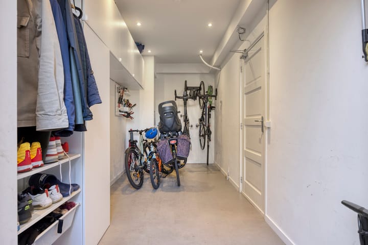 Photo 54 of Bernhardstraat 36