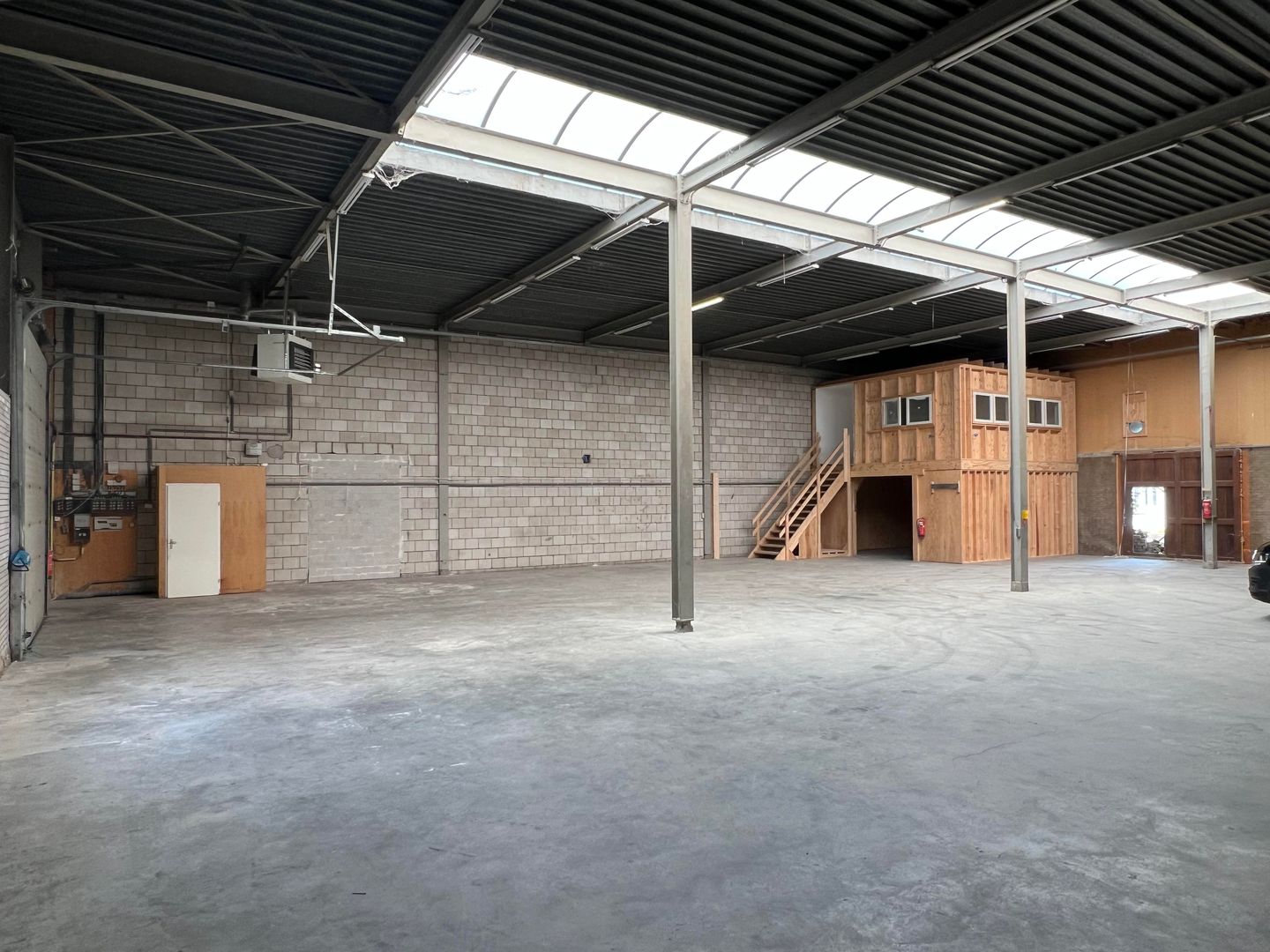 View photo 2 of Ondernemingsweg 7