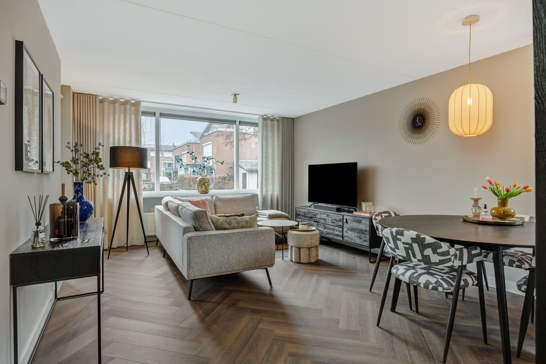 Photo 1 of Schout van Raesfeltstraat 1