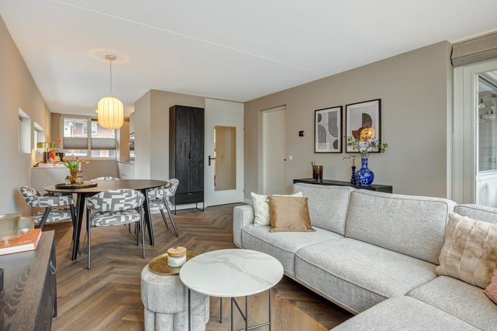 Photo 2 of Schout van Raesfeltstraat 1