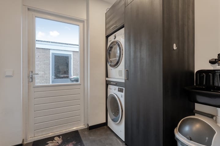 Photo 12 of Van Bemmelstraat 31