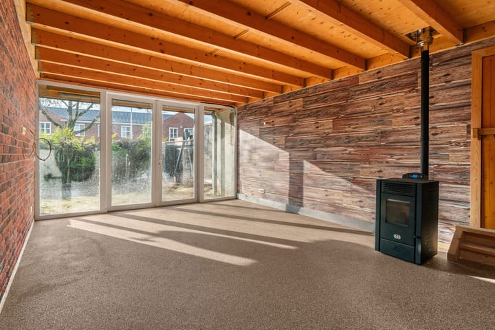 Photo 2 of Heistraat 105