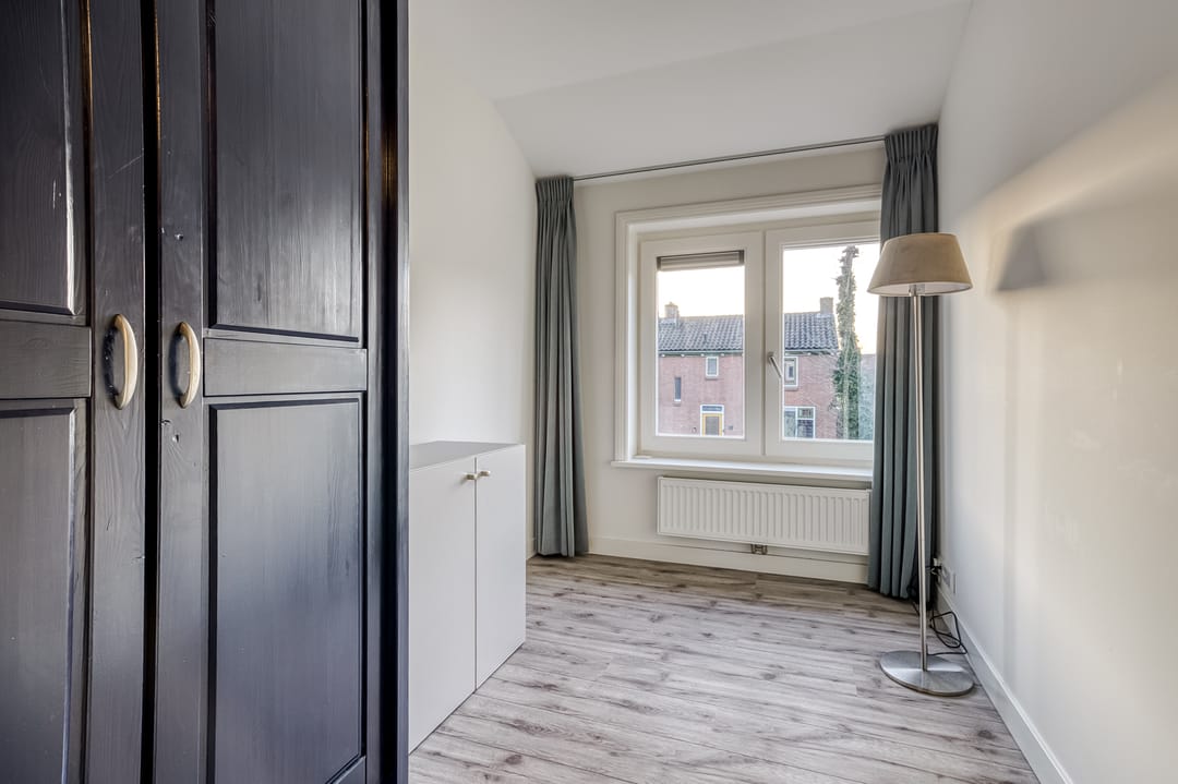 Photo 43 of Julianastraat 29