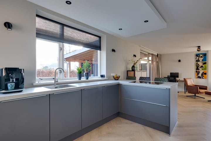 Foto 12 van Laaghalerstraat 30