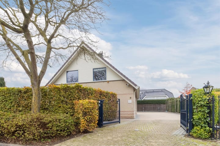 Photo 6 of Courteniusstraat 9