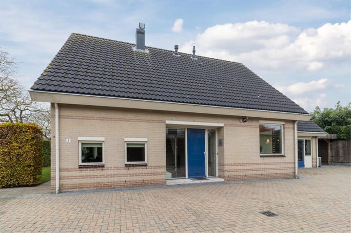 Photo 8 of Courteniusstraat 9