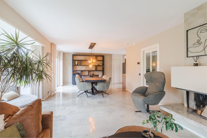 Photo 17 of Courteniusstraat 9