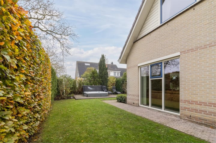 Photo 46 of Courteniusstraat 9