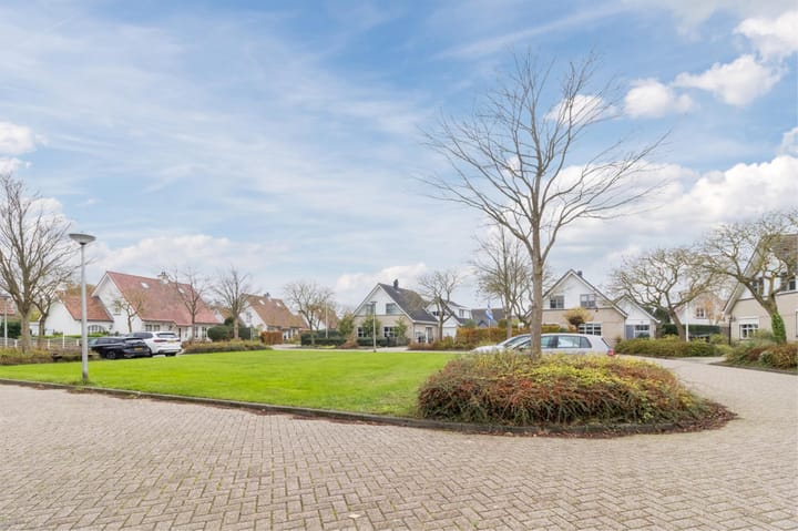 Photo 49 of Courteniusstraat 9