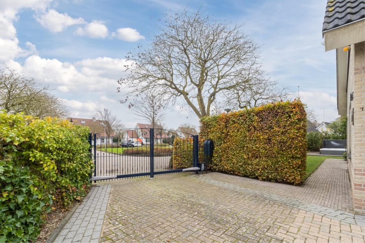 Photo 7 of Courteniusstraat 9