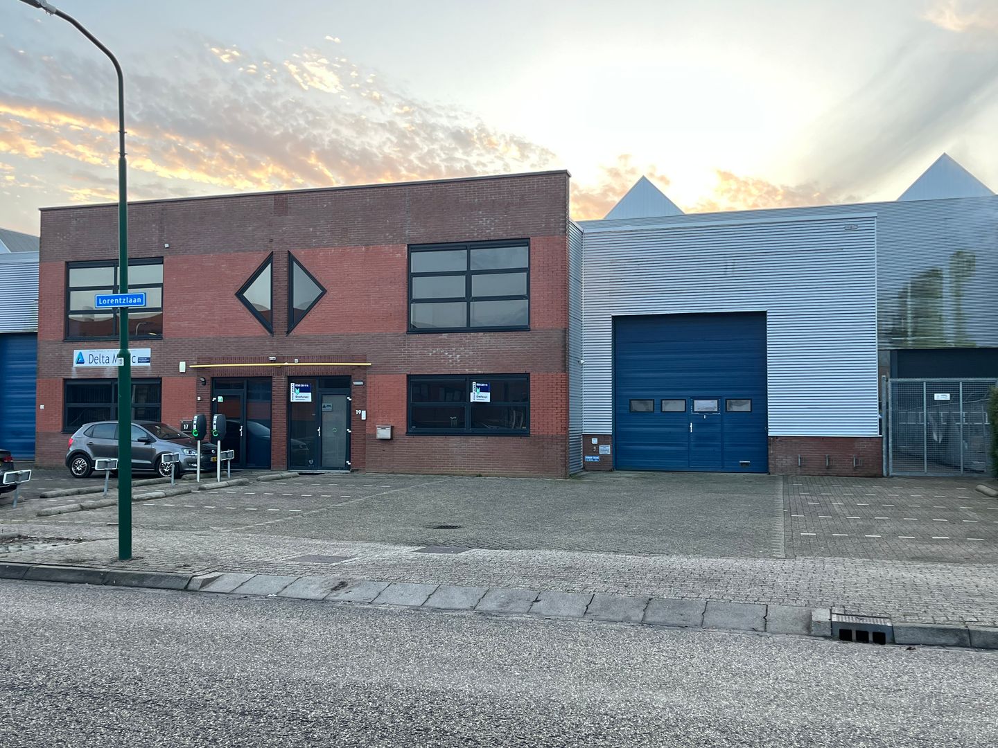 Bekijk foto 2 van Lorentzlaan 19