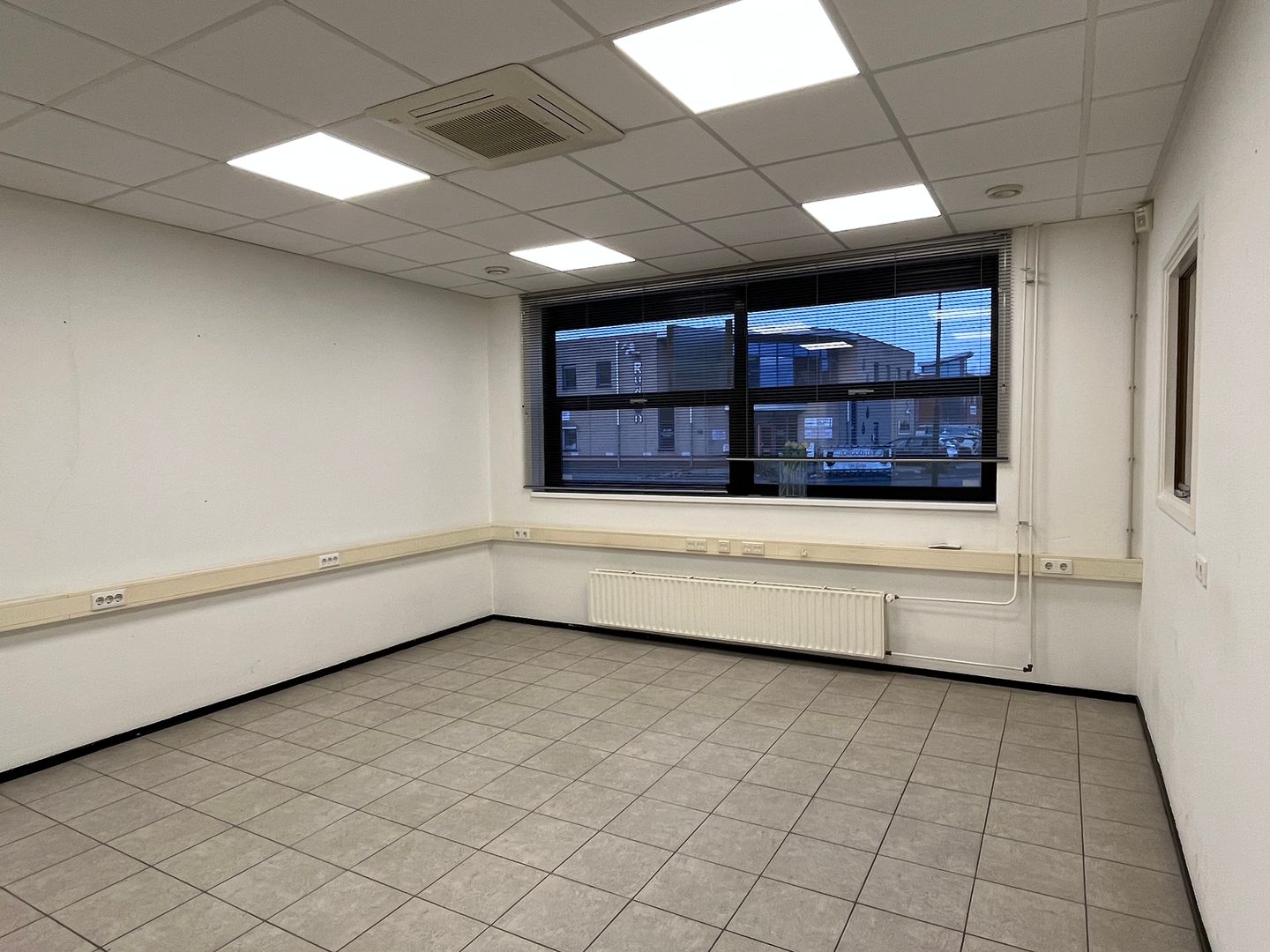 Bekijk foto 4 van Lorentzlaan 19