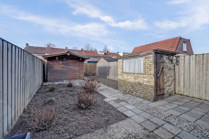 Photo 28 of Prof. R. Regoutstraat 20