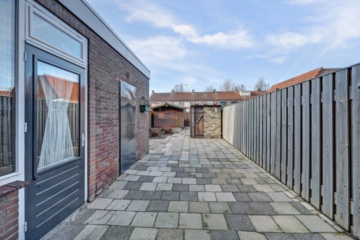 Photo 31 of Prof. R. Regoutstraat 20