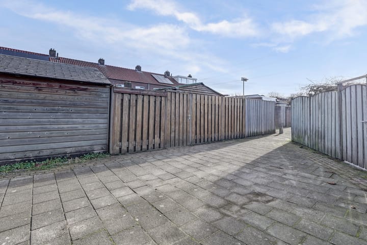 Photo 33 of Prof. R. Regoutstraat 20