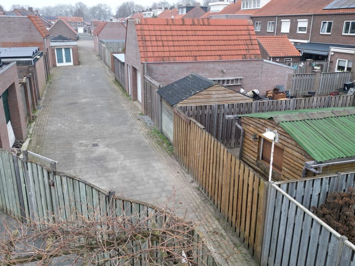 Photo 36 of Prof. R. Regoutstraat 20