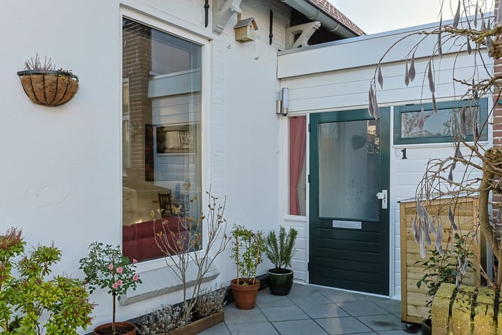 Photo 3 of Willemstraat 1