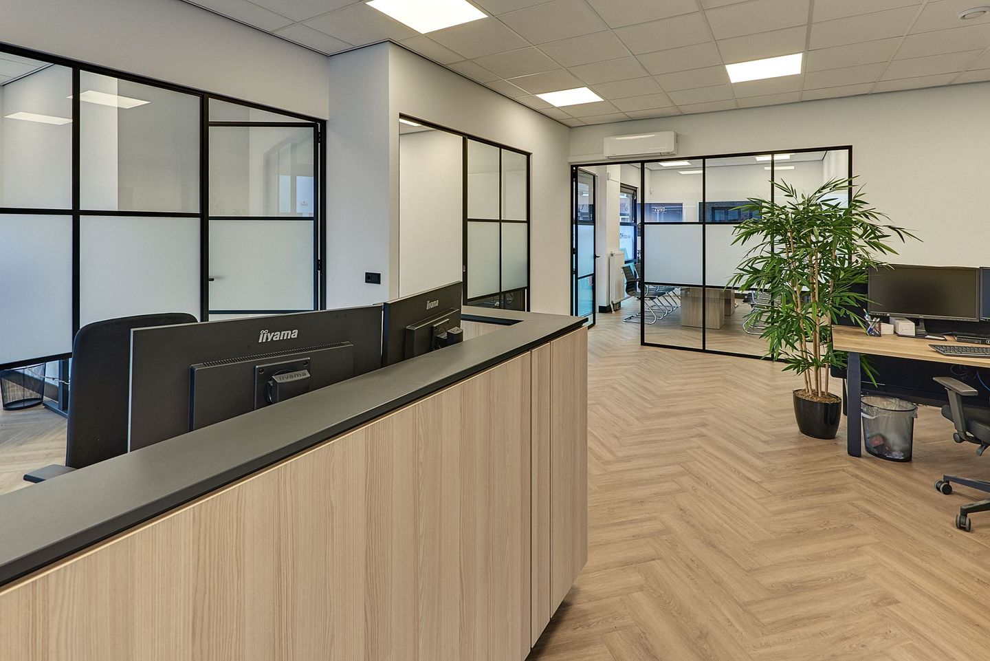 View photo 4 of Stationsstraat 61