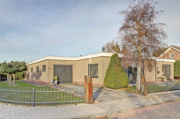 Foto 1 van Zonnebloemstraat 1