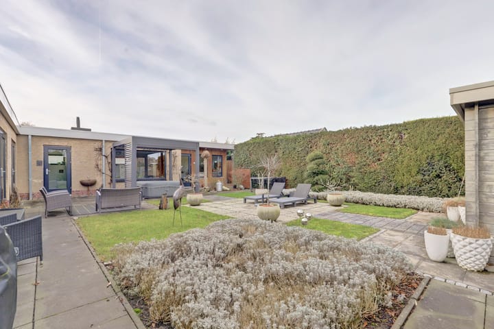 Foto 33 van Zonnebloemstraat 1